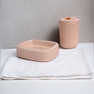 Vintage 80’s Ribbed Plastic Soap Dish & Toothbrush Holder